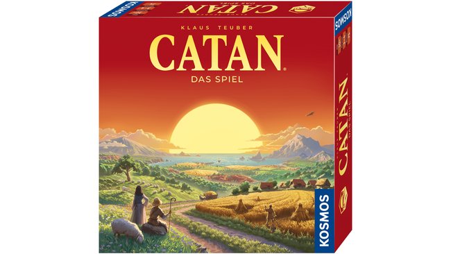 Gezeigt wird die Box des Brettspiels Catan. In der Mitte des Bildes auf der Box verläuft ein Feldweg zwischen grünen Weiden und gelben Weizenfelder. Am Wegesrand sitzt ein Paar, auf dem Feld arbeitet ein Mann. Im Hintergrund ist ein Dorf zu sehen. In der Mitte des Bildes ist ein großer Sonnenuntergang erkennbar. Der Hintergrund ist in Rostrot gehalten.