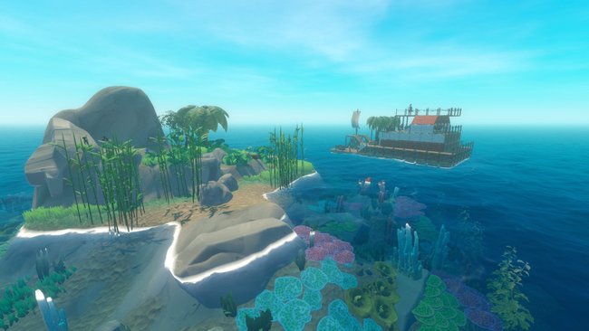 Das Bild zeigt eine tropische Inselszene im Videospiel Raft. Eine felsige Insel mit Bambus und Palmen befindet sich im Vordergrund, umgeben von klarem, blauem Wasser mit bunten Korallenriffen. Im Hintergrund ist ein großes Floß mit einem Segel und mehreren Strukturen darauf zu sehen.