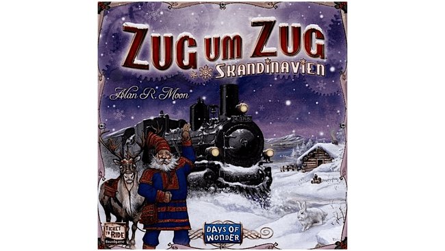 Gezeigt wird die Box des Brettspiels "Zug um Zug: Skandinavien", auf der eine alte Dampflok und ein Weihnachtsmann mit Rentier in einer verschneiten Umgebung zu sehen sind.