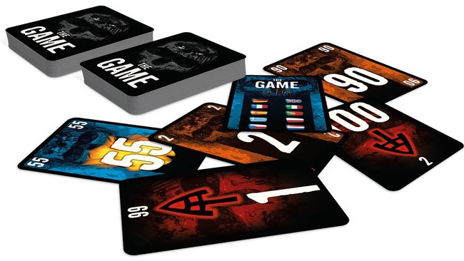 Gezeigt werden Spielkarten aus dem Kartenspiel The Game.